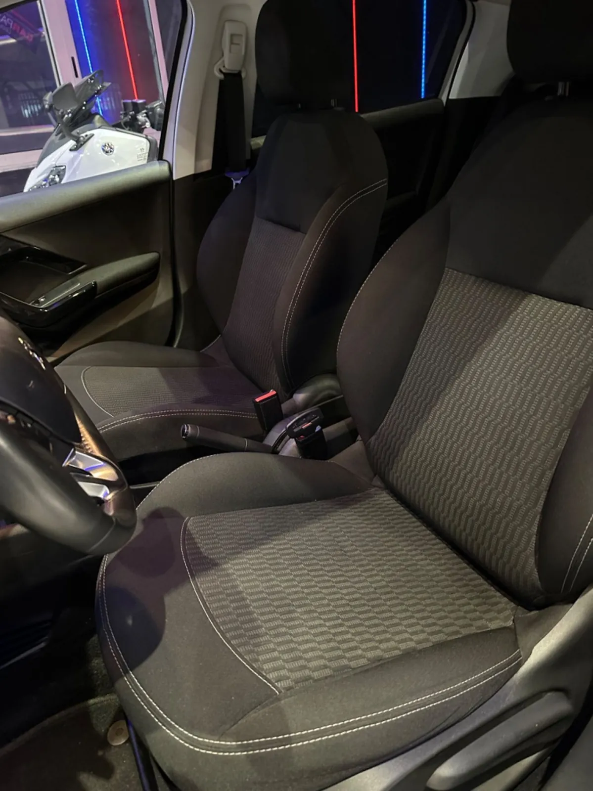 Peugeot 208 2018 photo 5