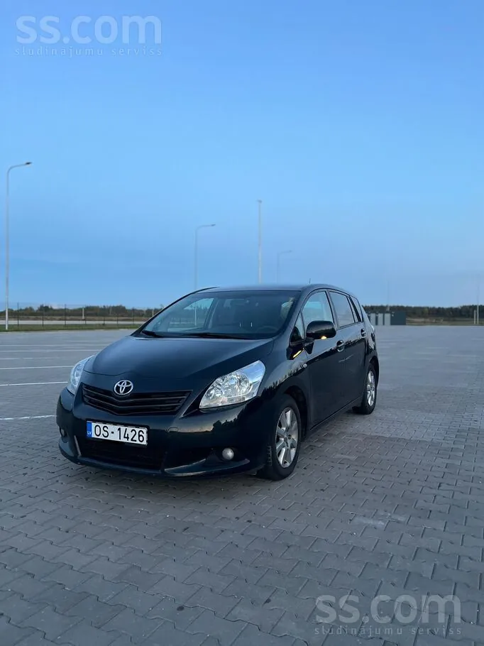 Toyota Verso 2012 photo 2