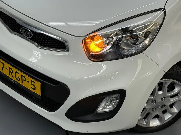 Kia Picanto 2011 photo 2