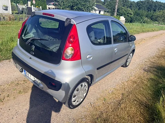 Peugeot 107 2006 photo 5