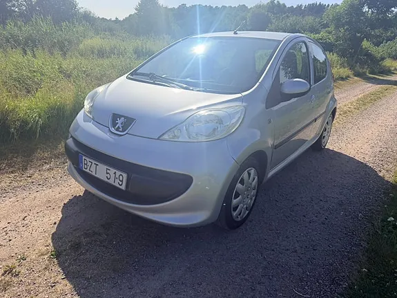 Peugeot 107 2006 photo 2