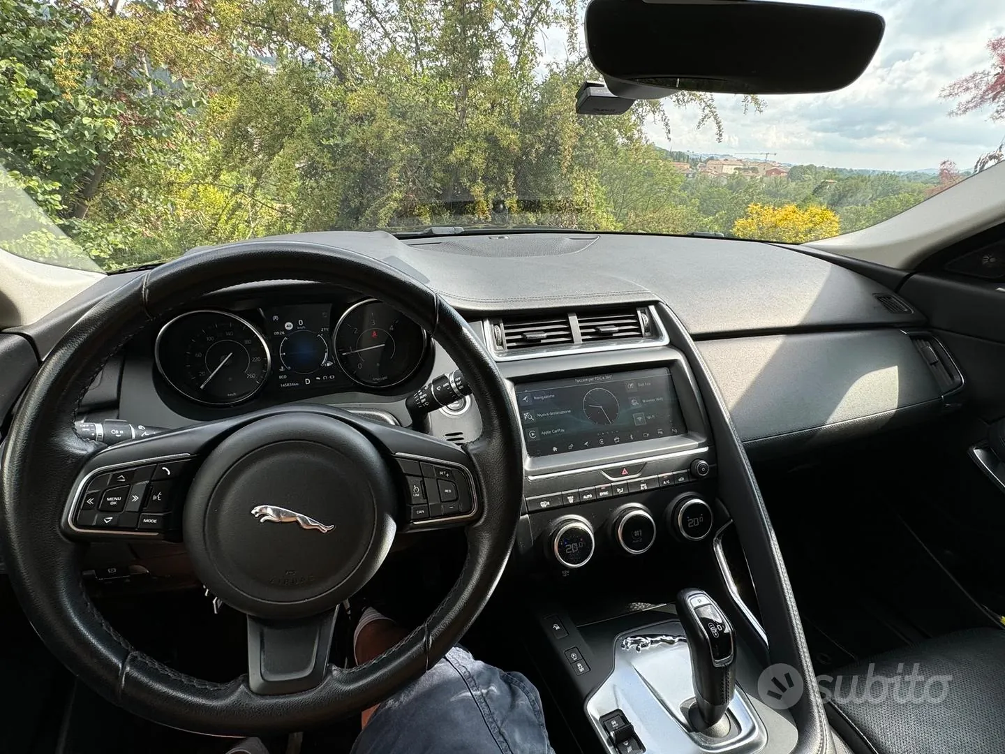 Jaguar E-Pace 2018 photo 4