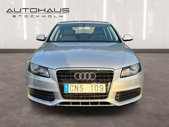 Audi A4 2010 photo 2
