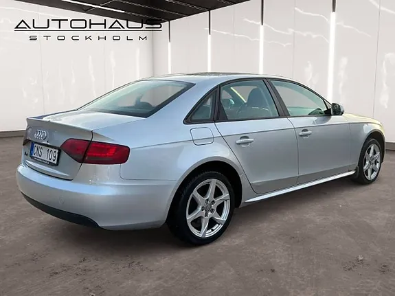 Audi A4 2010 photo 4
