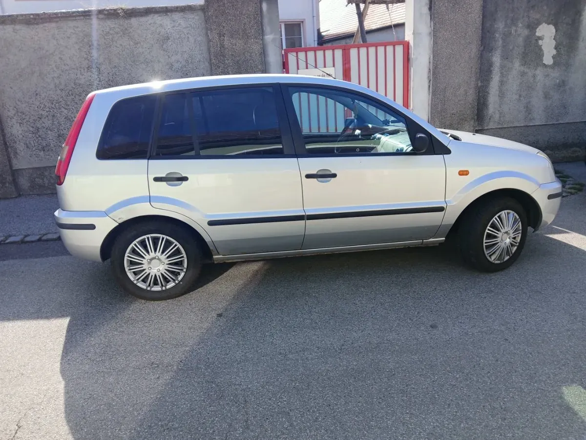 Ford Fusion 2004 photo 3