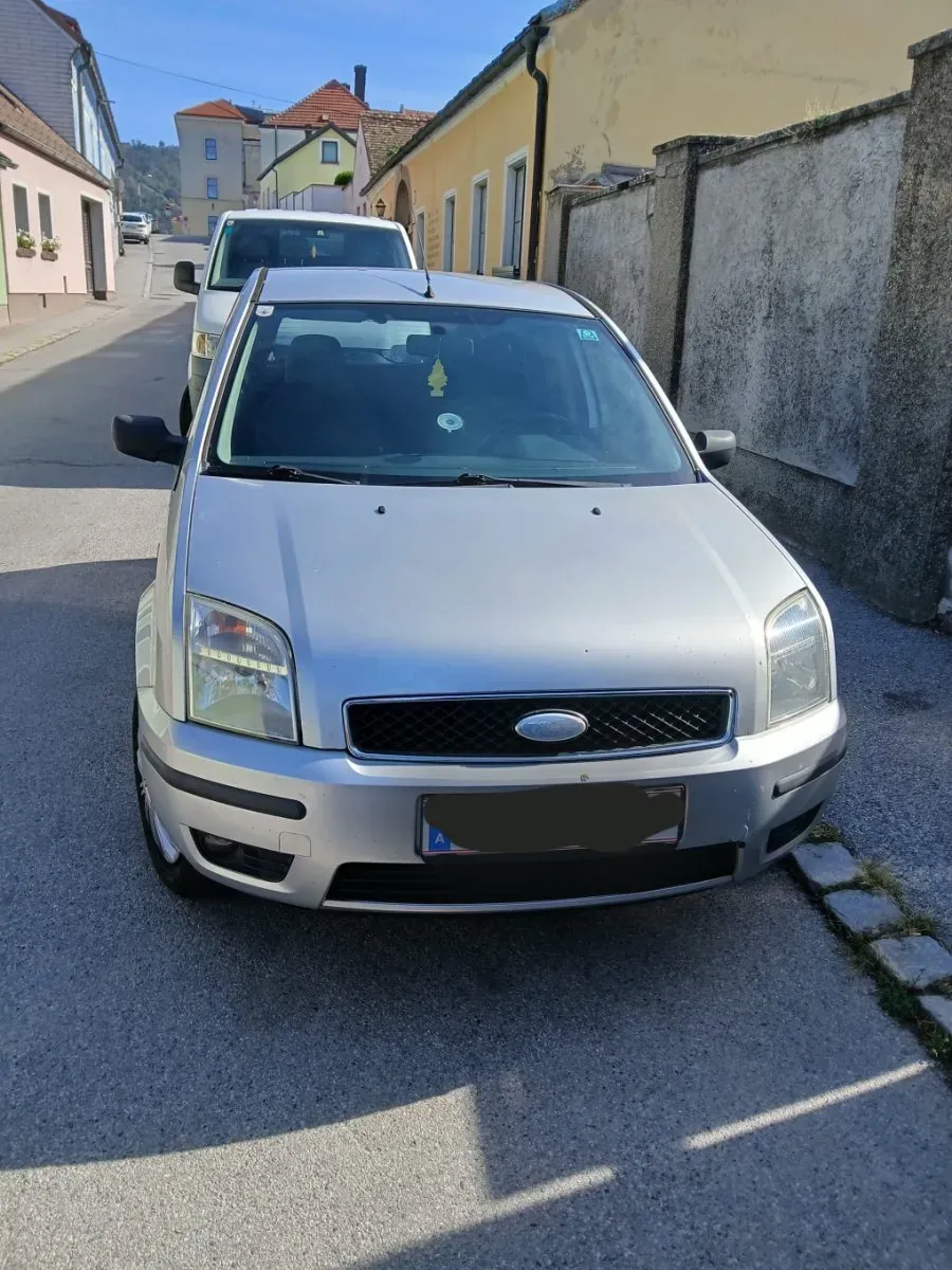 Ford Fusion 2004 photo 2