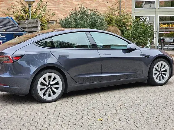 Tesla Model 3 2023 photo 3
