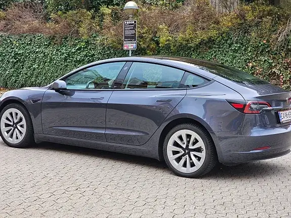 Tesla Model 3 2023 photo 4