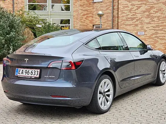 Tesla Model 3 2023 photo 2