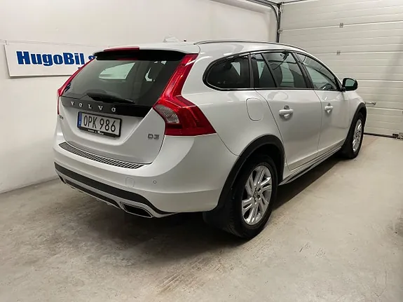 Volvo V60 Cross Country 2017 photo 2
