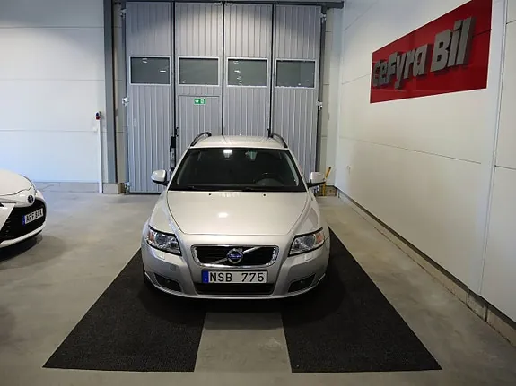 Volvo V50 2011 photo 2