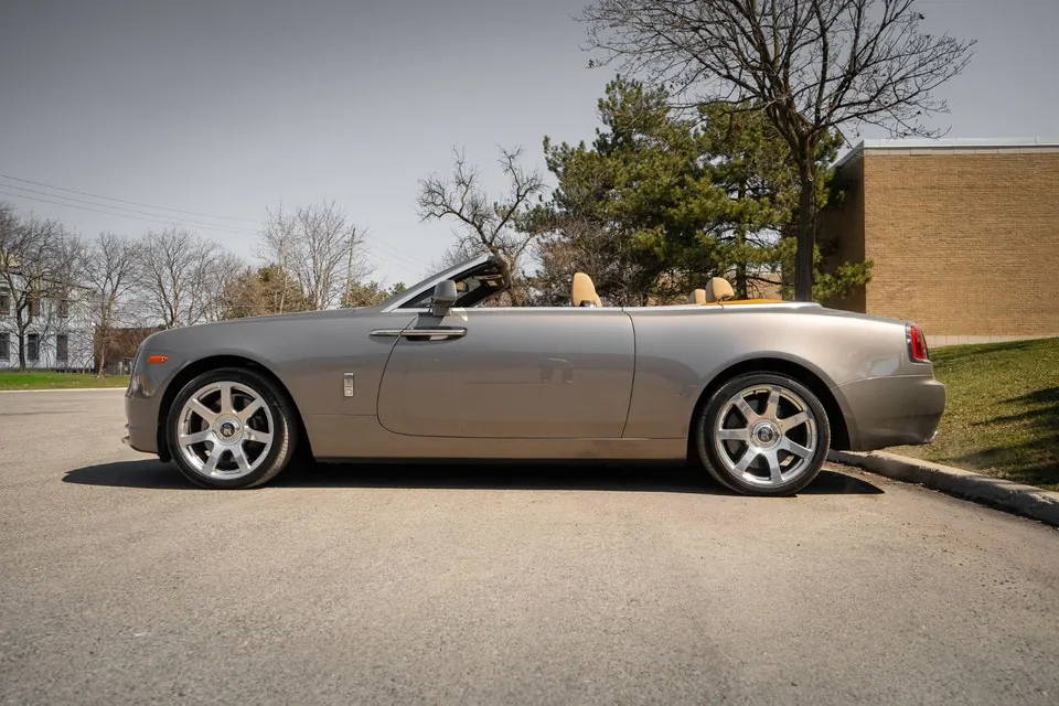 Rolls-Royce Dawn 2017 photo 5