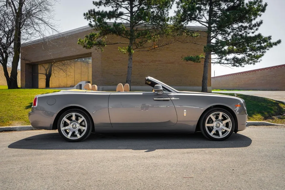 Rolls-Royce Dawn 2017 photo 4