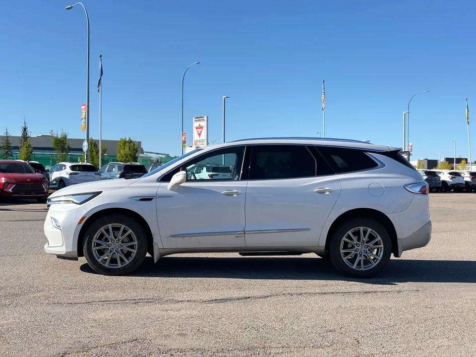Buick Enclave 2023 photo 2