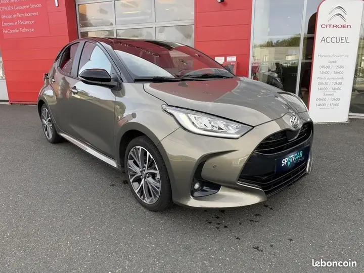 Toyota Yaris 2024 photo 2