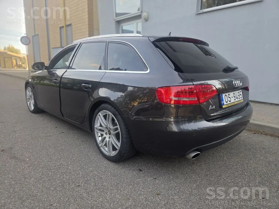 Audi A4 2011 photo 2