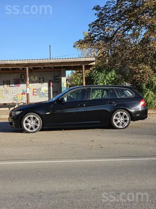 BMW 320 2009 photo 4
