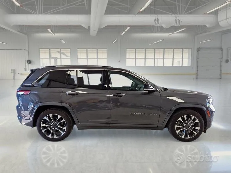 Jeep Grand Cherokee 2023 photo 3