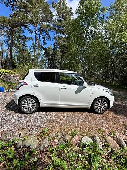 Suzuki Swift 2012 photo 2