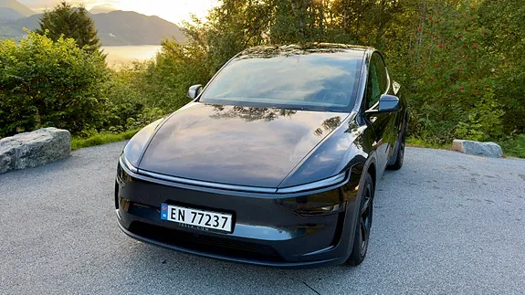 Tesla Model Y 2025 photo 3