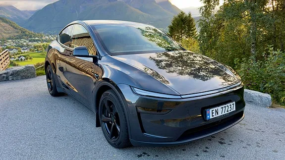 Tesla Model Y 2025 photo 4