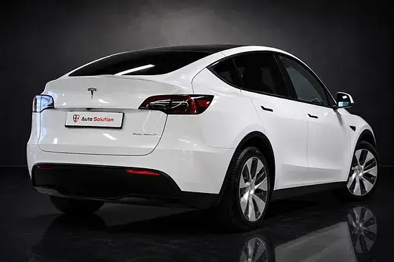 Tesla Model Y 2022 photo 2