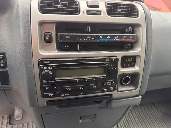 Toyota Hiace 2009 photo 5