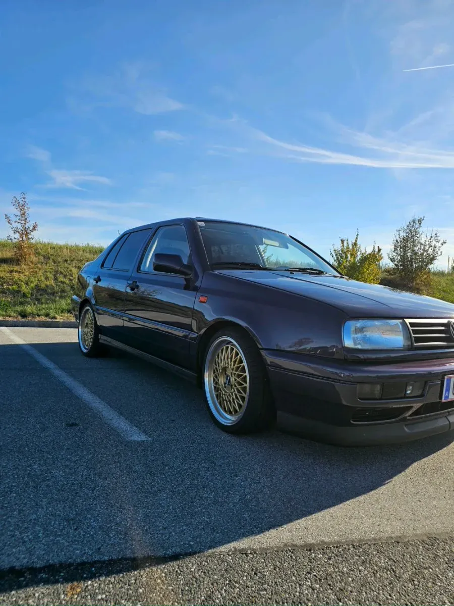 Volkswagen Vento 1993 photo 3