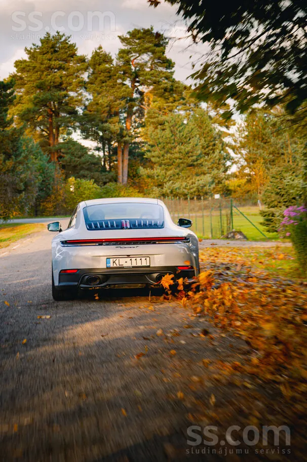 Porsche 911 2025 photo 5