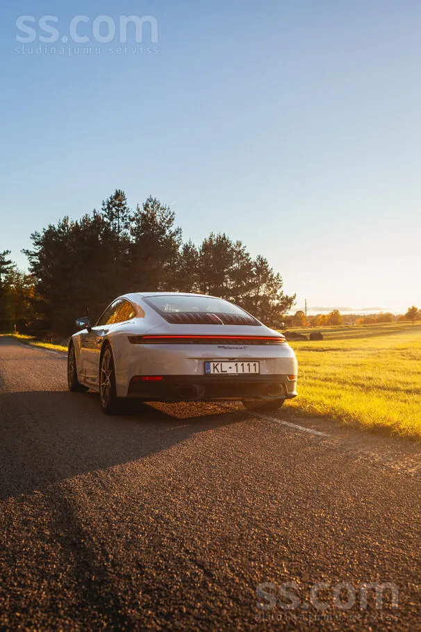 Porsche 911 2025 photo 4