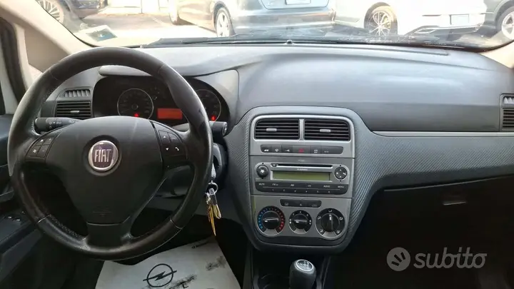 Fiat Grande Punto 2008 photo 5