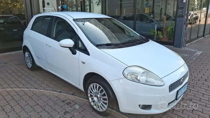 Fiat Grande Punto 2008 photo 2
