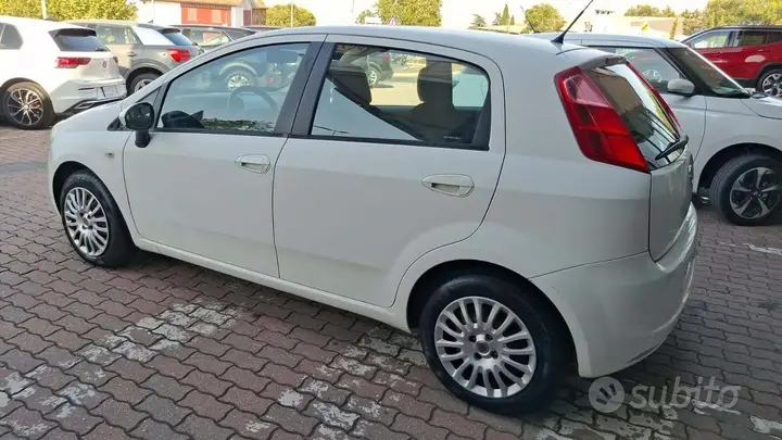 Fiat Grande Punto 2008 photo 4