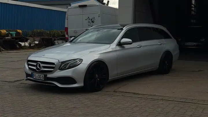 Mercedes-Benz E220D