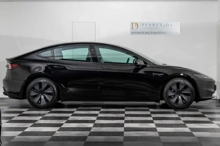 Tesla Model 3 2026 photo 4