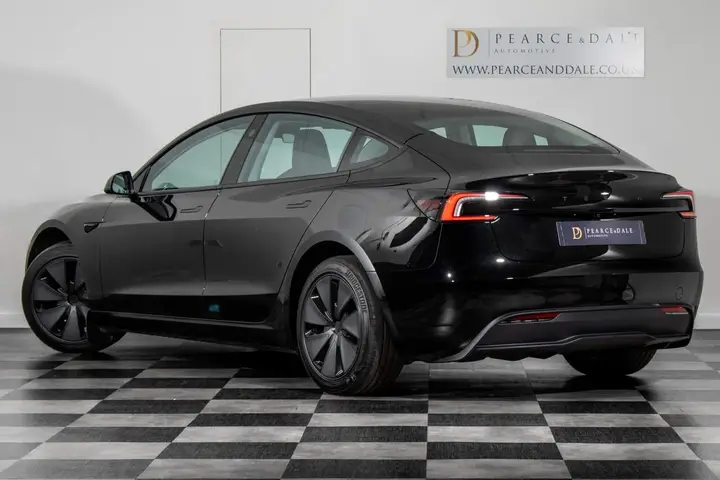 Tesla Model 3 2026 photo 3