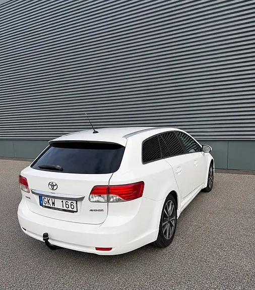 Toyota Avensis 2012 photo 4