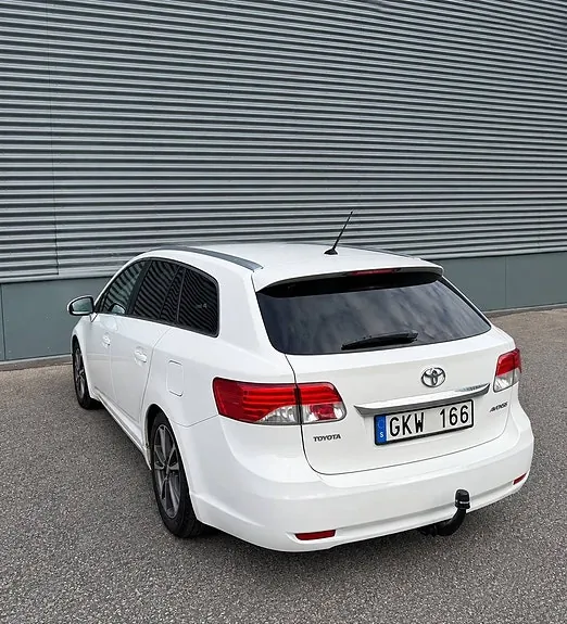 Toyota Avensis 2012 photo 3