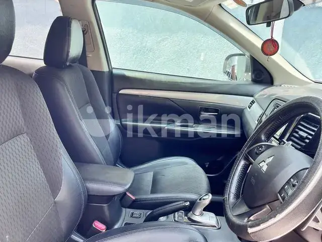 Mitsubishi Outlander 2014 photo 4