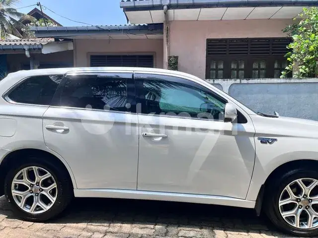 Mitsubishi Outlander 2014 photo 2