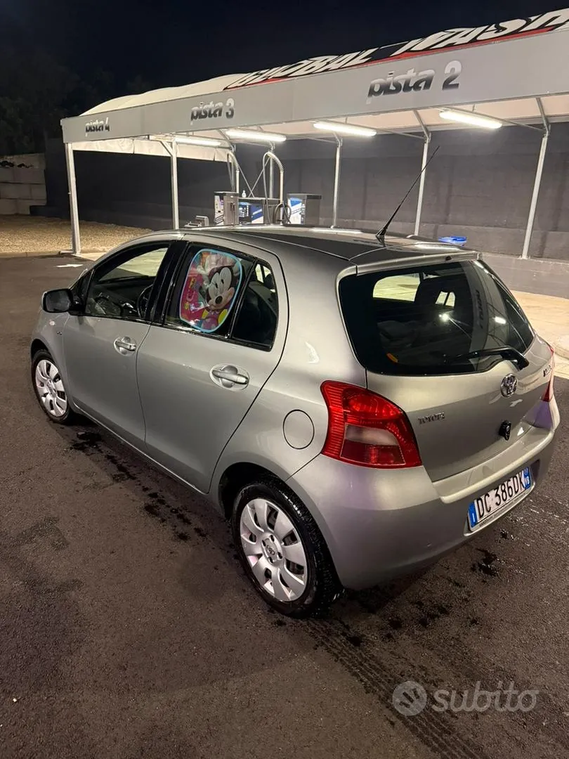 Toyota Yaris 2006 photo 2
