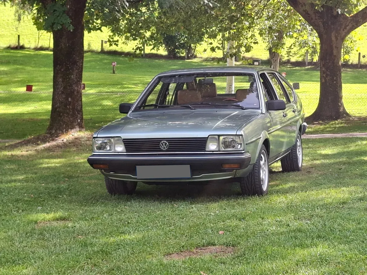 Volkswagen Passat 1984 photo 2