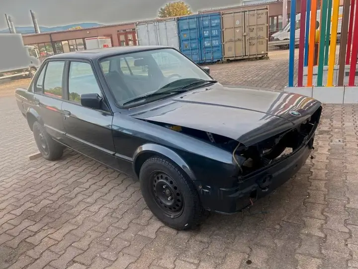 BMW E30