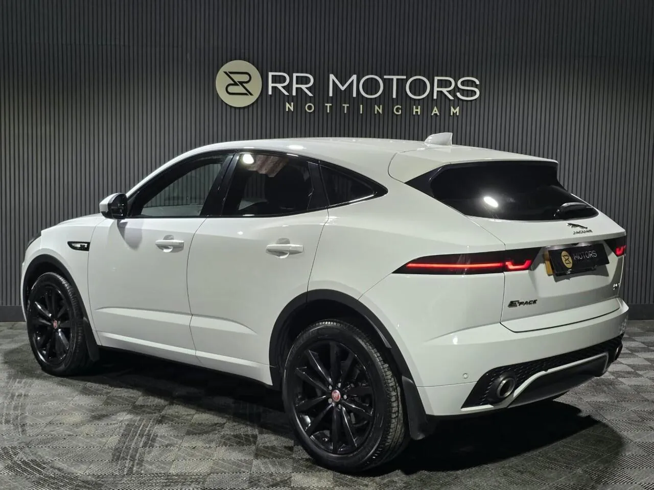 Jaguar E-Pace 2018 photo 3
