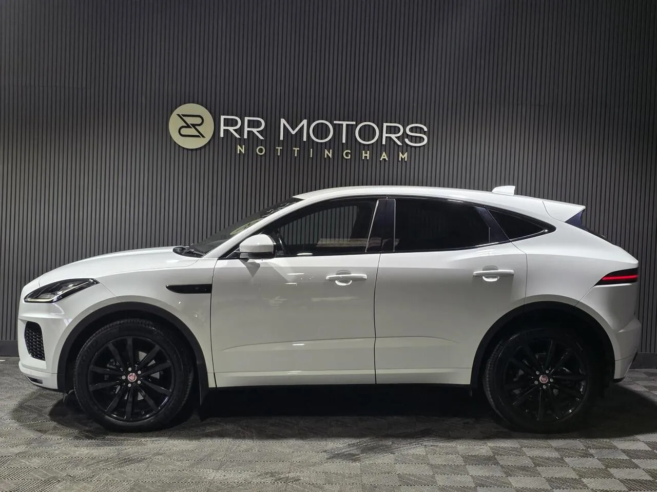 Jaguar E-Pace 2018 photo 2