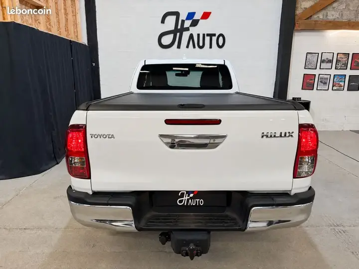 Toyota Hilux 2025 photo 4