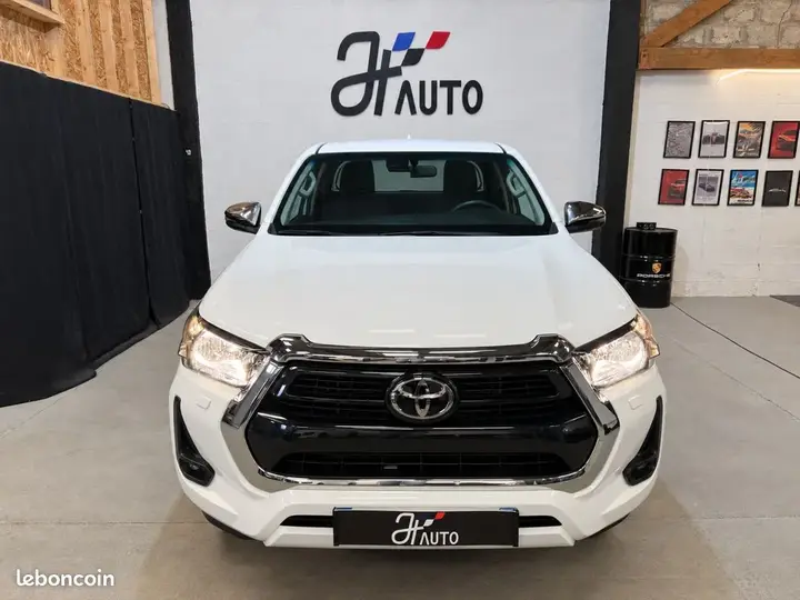 Toyota Hilux 2025 photo 2