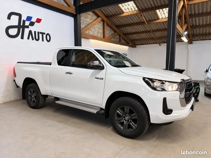 Toyota Hilux 2025 photo 3