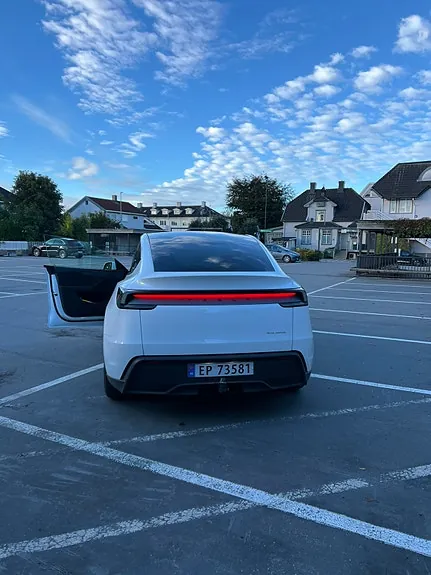 Tesla Model Y 2025 photo 5
