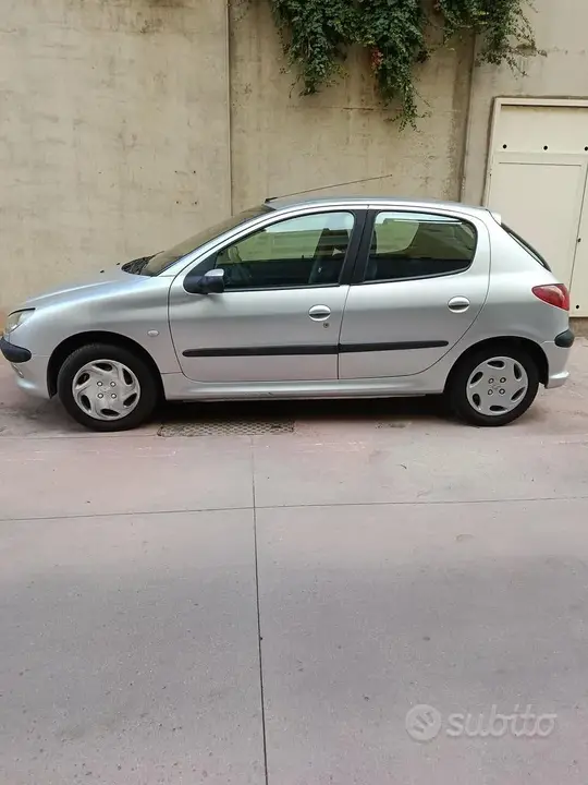 Peugeot 206 2003 photo 2